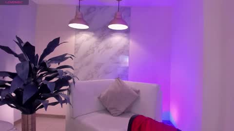 Am Becca online show from November 6, 7:28 pm