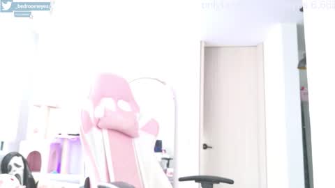 Snapshot of bedroomeyess chatting on October 31, 9:48 pm Amber UwU IM MOVING AND IS CRAZY ILL BE BACK VERY SOON 3 MISS YA ALREADY online show from October 31, 9:48 pm