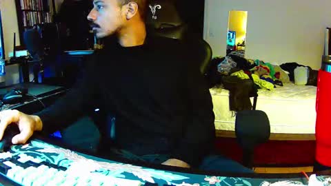 Snapshot of bedstuymonstercock90 chatting on October 4, 8:12 am hungnheavy online show from October 4, 8:12 am