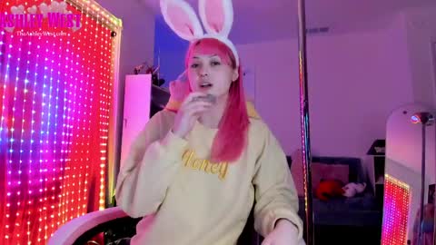  Ashley West  online show from April 6, 3:15 am