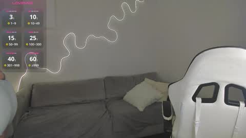 Hi I am Bella online show from March 11, 3:42 am