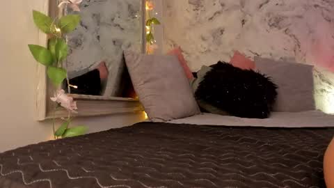 Dessi  online show from July 17, 1:02 pm
