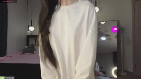 Snapshot of bella_hayes chatting on September 16, 3:30 am Bella next stream December 2 at 9pm gmt online show from September 16, 3:30 am