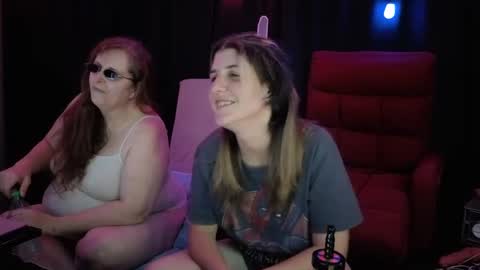 Snapshot of bella_james_1988 chatting on September 17, 4:32 pm Bella James online show from September 17, 4:32 pm