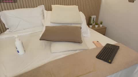 bella_millers online show from March 5, 7:34 pm