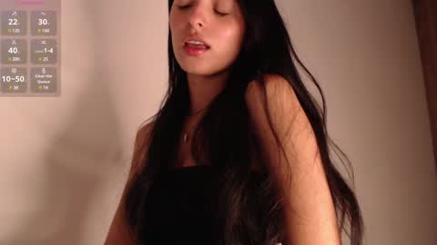 Snapshot of bella_musee chatting on February 4, 12:40 am   online show from February 4, 12:40 am