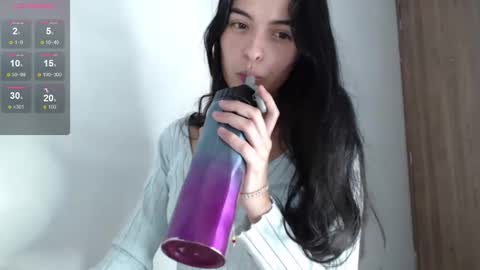 Snapshot of bella_musee chatting on December 20, 3:47 am   online show from December 20, 3:47 am