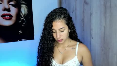 Snapshot of bella_ponce1 chatting on October 8, 2:56 pm Bella Ponce online show from October 8, 2:56 pm