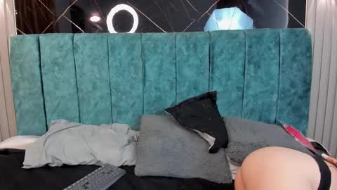 Bella online show from November 20, 5:54 pm