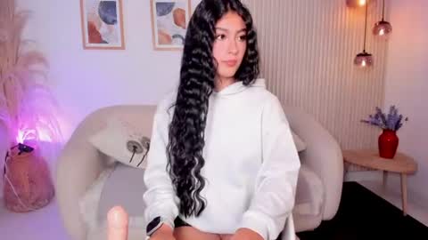 Isabella online show from August 4, 11:50 am