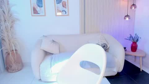 Isabella online show from July 16, 2:20 pm
