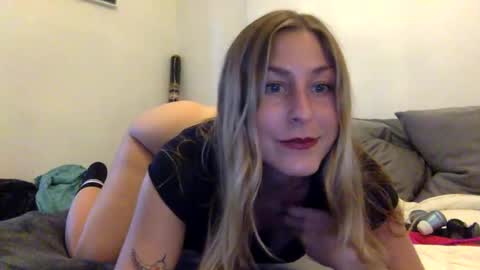 Bella online show from January 2, 9:39 pm