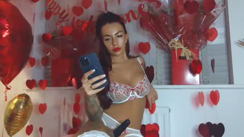 Bella Black online show from February 14, 10:45 pm