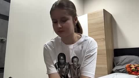 bellamore090 online show from April 26, 6:49 pm