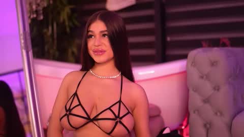 Bella online show from December 21, 7:09 pm