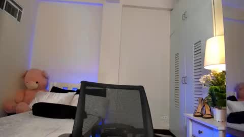 BELLA JONES online show from November 8, 7:22 am