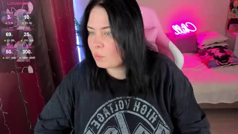 LinaBoo online show from November 8, 4:37 am