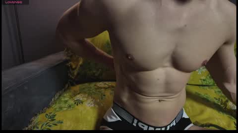 benjaminkarl02 online show from May 10, 3:18 pm