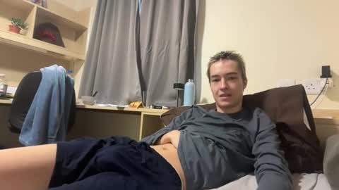 benji_j8 online show from January 19, 1:54 pm