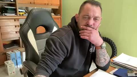 benochau online show from March 30, 3:01 pm