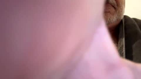 Snapshot of benz10001 chatting on September 25, 11:39 am benz10001 online show from September 25, 11:39 am