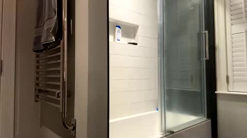 benz10001 online show from February 1, 6:10 am