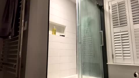 Snapshot of benz10001 chatting on February 13, 11:58 pm benz10001 online show from February 13, 11:58 pm