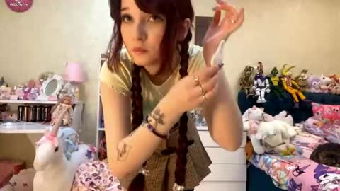Eva  online show from April 25, 7:54 am