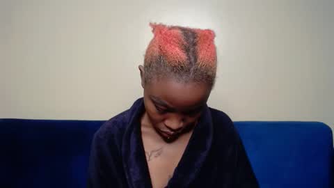 berries_lee online show from November 5, 9:17 pm