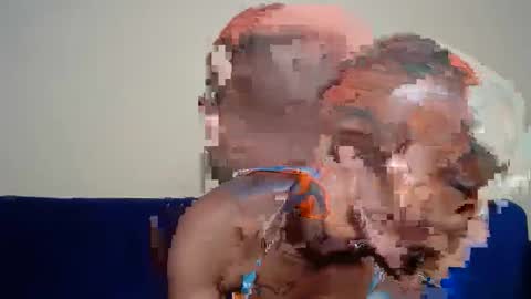 berries_lee online show from November 4, 11:22 am