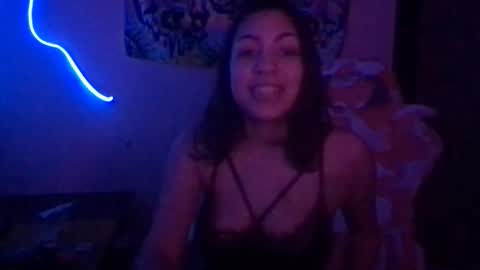 berry_bee98 online show from January 6, 6:17 am