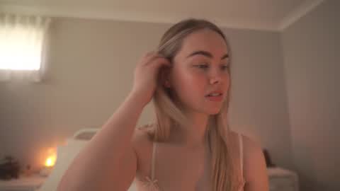 Snapshot of bibi_it_is chatting on September 30, 1:38 am Bibi online show from September 30, 1:38 am