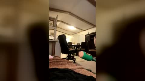 bicuriousstud717 online show from July 21, 1:51 am
