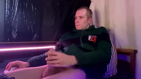 big_hairy_cock_is_horny online show from November 21, 9:13 pm