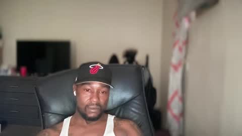 Snapshot of bigbackwoodcali chatting on October 8, 10:27 pm bigbackwoodcali online show from October 8, 10:27 pm