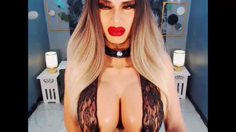 Loraine Cruz online show from April 3, 4:30 am