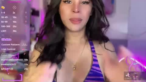 Snapshot of bigcockamanda23 chatting on September 25, 4:30 am queen amanda online show from September 25, 4:30 am