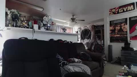 biggerisbetter21 online show from December 19, 9:10 pm