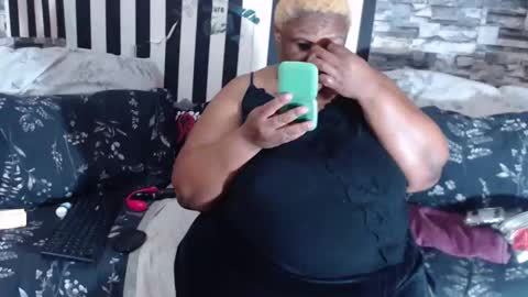bighotmature online show from April 29, 8:08 am