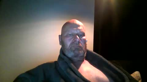 Snapshot of bigmike3339 chatting on December 3, 5:59 am bigmike3339 online show from December 3, 5:59 am