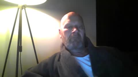 Snapshot of bigmike3339 chatting on March 10, 5:43 am bigmike3339 online show from March 10, 5:43 am