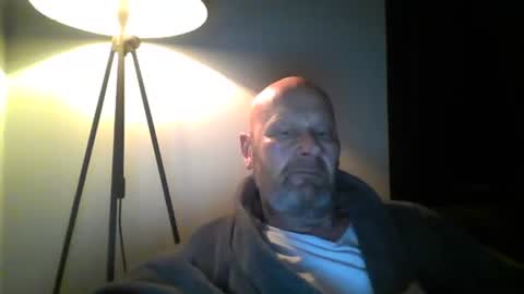 Snapshot of bigmike3339 chatting on February 27, 4:57 am bigmike3339 online show from February 27, 4:57 am