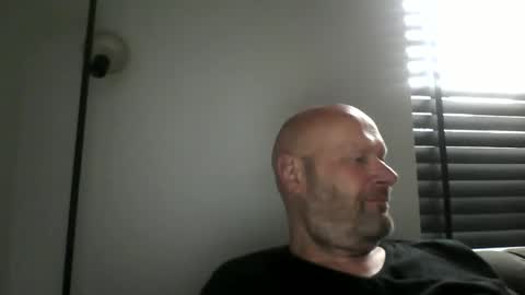 Snapshot of bigmike3339 chatting on October 16, 7:30 am bigmike3339 online show from October 16, 7:30 am