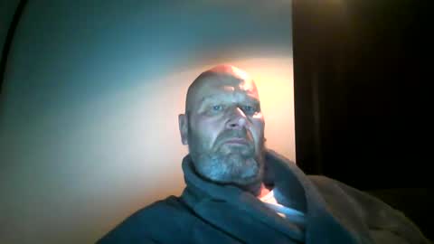 Snapshot of bigmike3339 chatting on January 4, 5:37 am bigmike3339 online show from January 4, 5:37 am