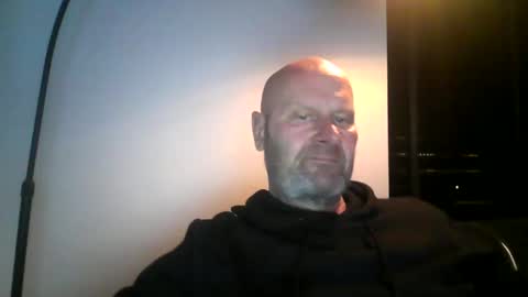 Snapshot of bigmike3339 chatting on December 30, 6:05 pm bigmike3339 online show from December 30, 6:05 pm