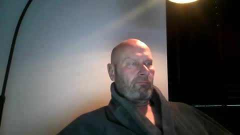 Snapshot of bigmike3339 chatting on December 4, 7:44 am bigmike3339 online show from December 4, 7:44 am