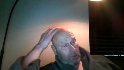 Snapshot of bigmike3339 chatting on December 18, 8:42 am bigmike3339 online show from December 18, 8:42 am