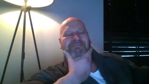 Snapshot of bigmike3339 chatting on February 24, 8:17 am bigmike3339 online show from February 24, 8:17 am