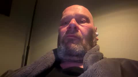 Snapshot of bigmike3339 chatting on February 3, 6:02 am bigmike3339 online show from February 3, 6:02 am