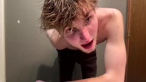 Snapshot of bigskinnyboyshh chatting on January 28, 1:16 pm bigskinnyboyshh online show from January 28, 1:16 pm